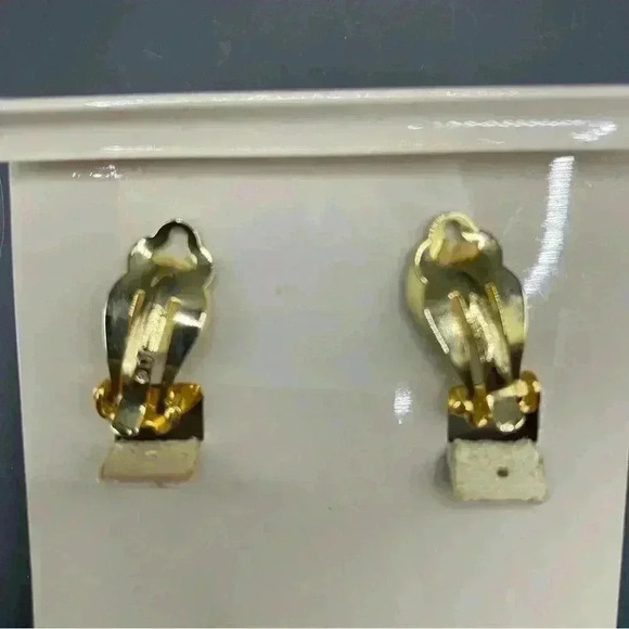 VGT AMY JO New York Signed Earrings Purple Rhinestone Gold-tone Back Clip-on - Picture 5 of 11